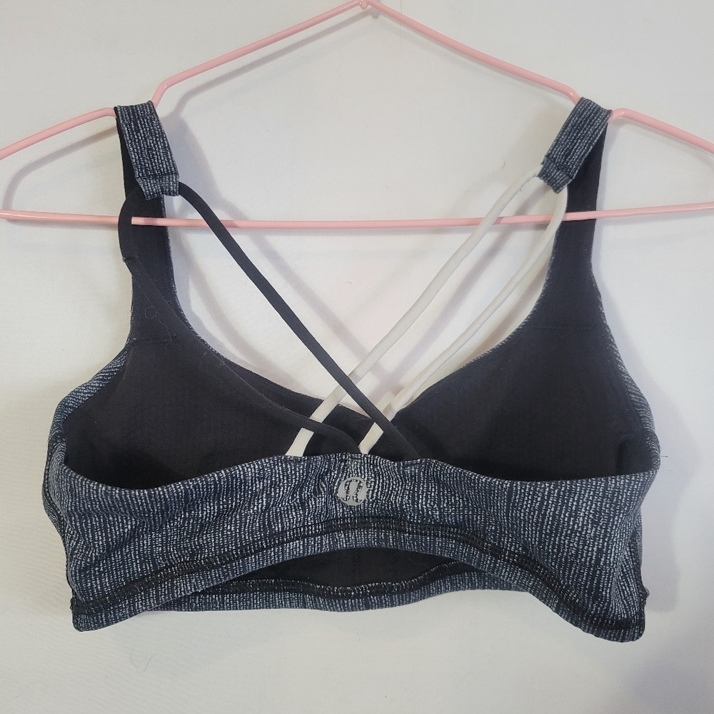 Size 4 lululemon bra - Picture 3 of 6